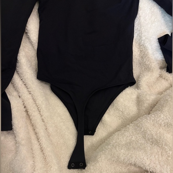Aritzia - Contour Crew Longsleeve Bodysuit - XS - Picture 4 of 4